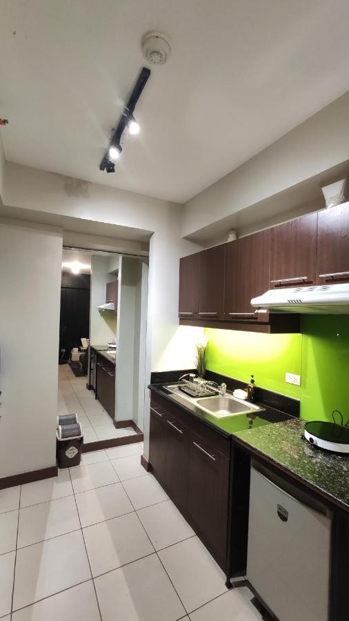 Resort Living Condominium Unit In Metro Manila Exterior photo